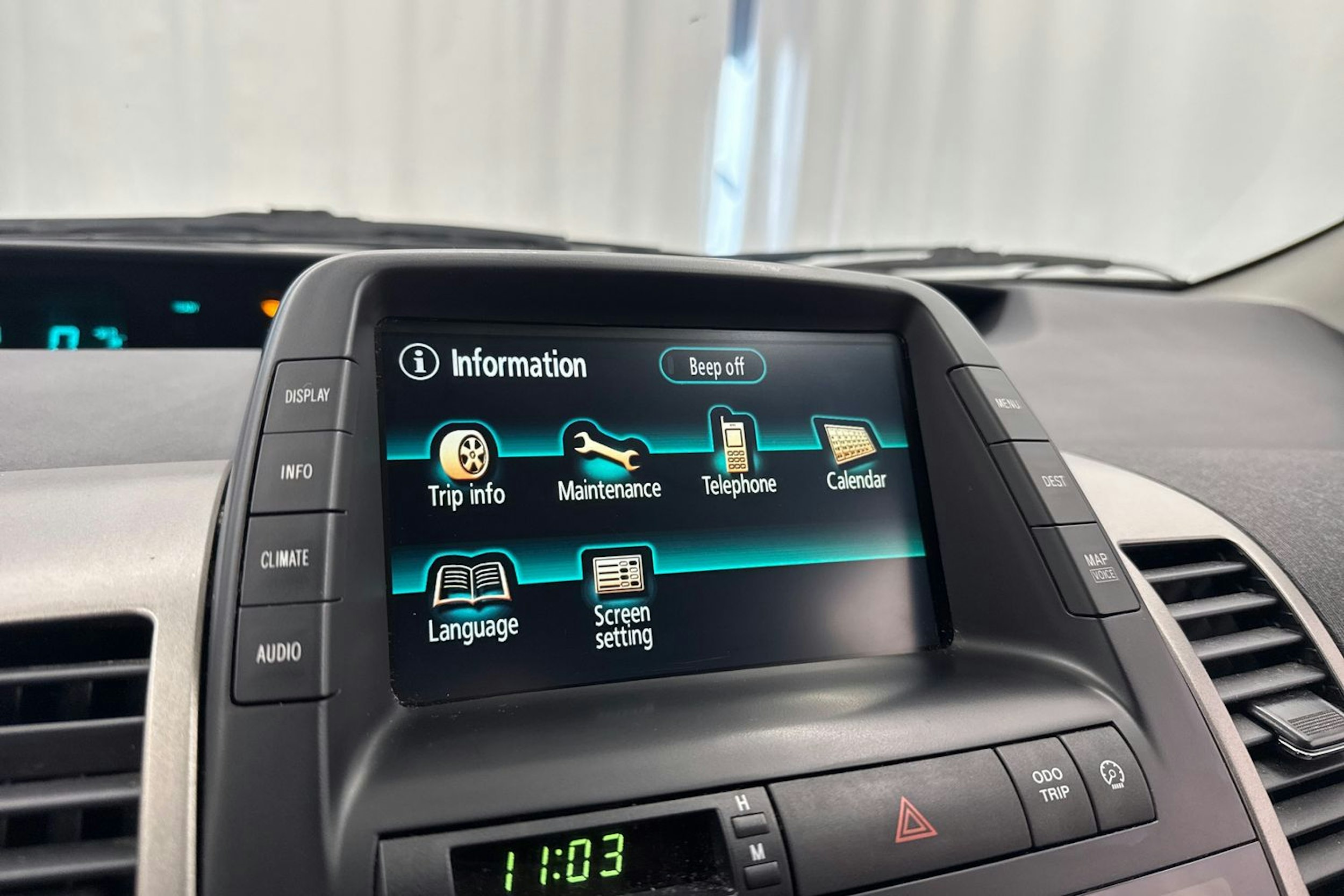 Harmaa Toyota Prius 2008 kuva 18.