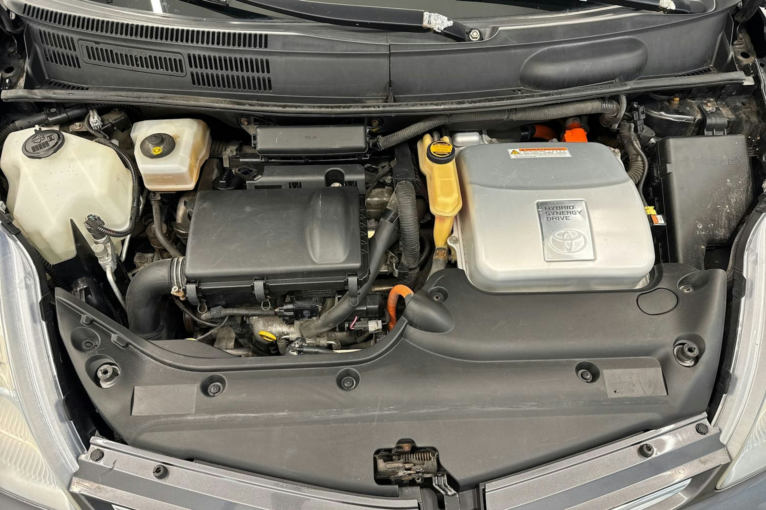 Harmaa Toyota Prius 2008 kuva 25.