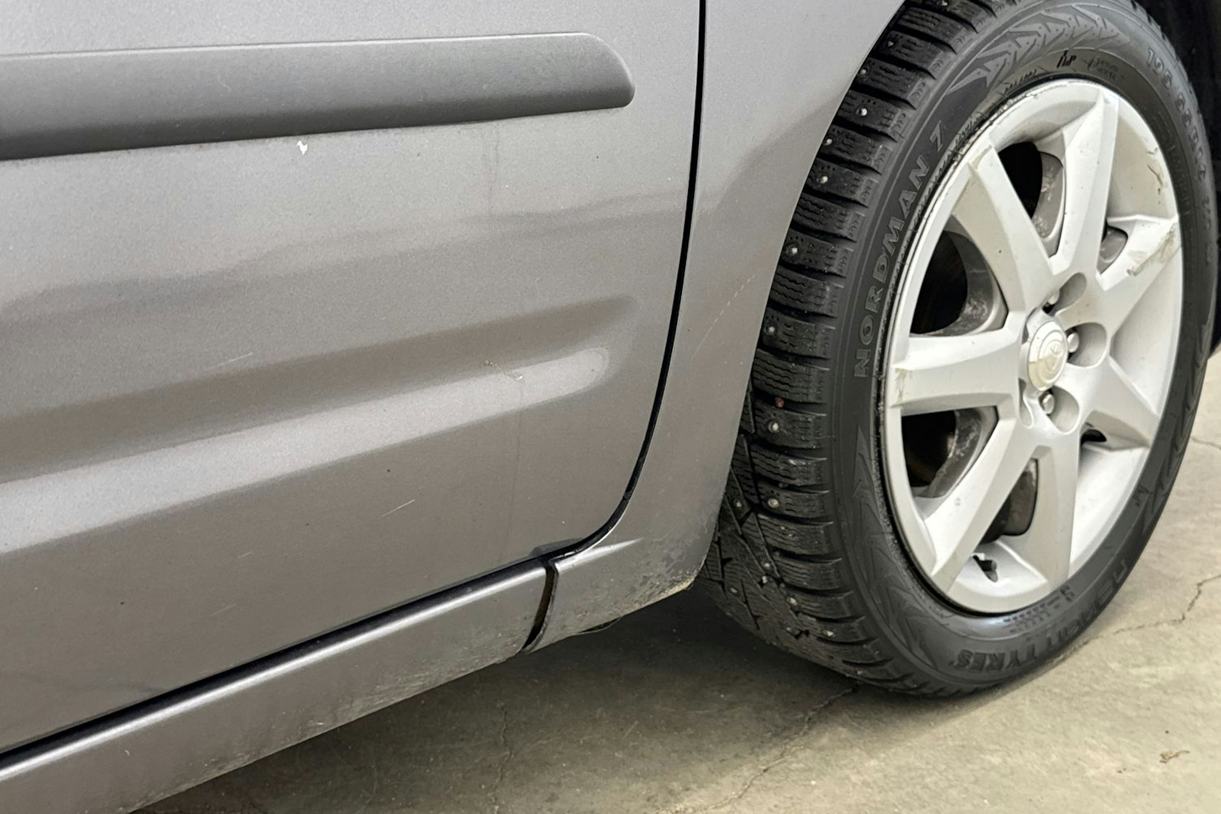 Harmaa Toyota Prius 2008 kuva 32.