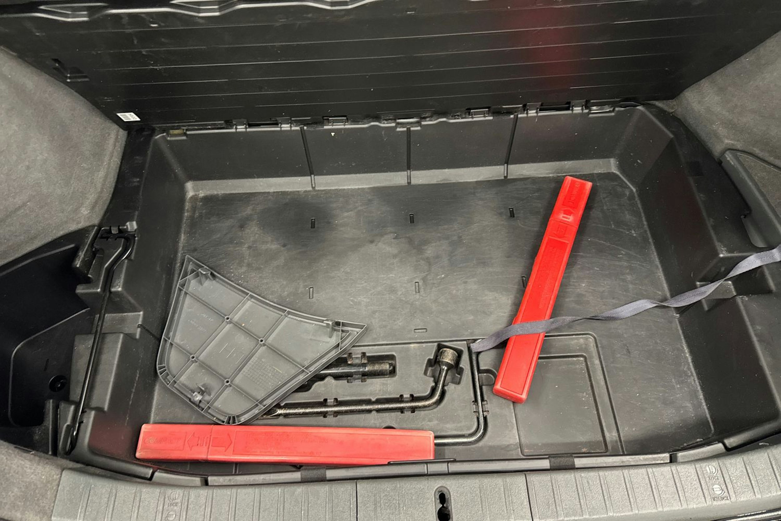 Harmaa Toyota Prius 2008 kuva 35.