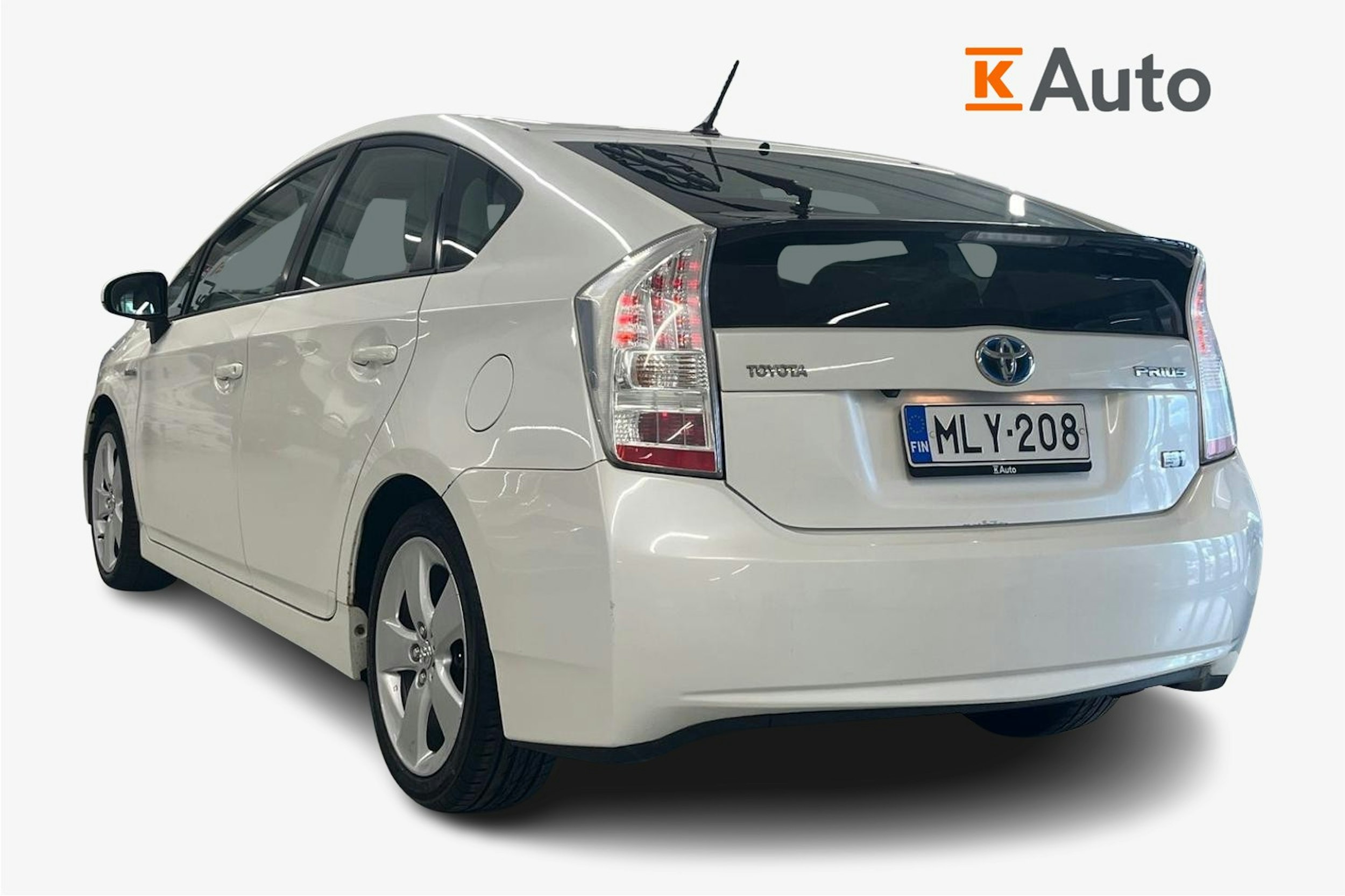 valkoinen Toyota Prius 2010 kuva 2.