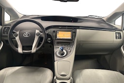 valkoinen Toyota Prius 2010 kuva 9.