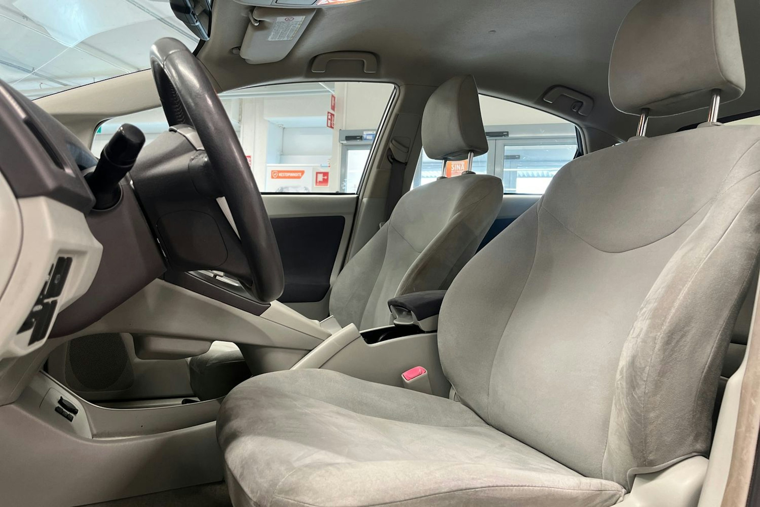 valkoinen Toyota Prius 2010 kuva 14.