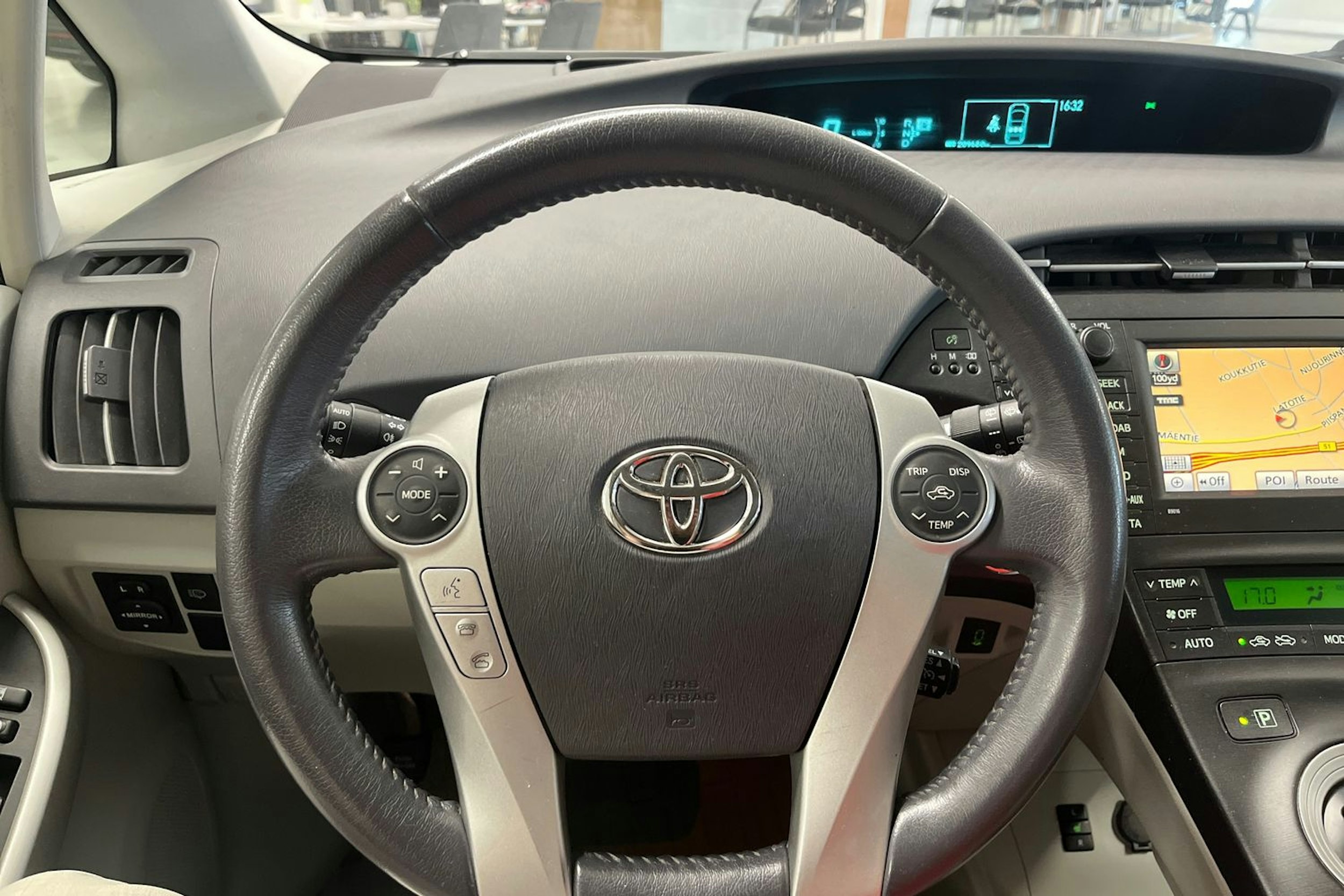 valkoinen Toyota Prius 2010 kuva 16.