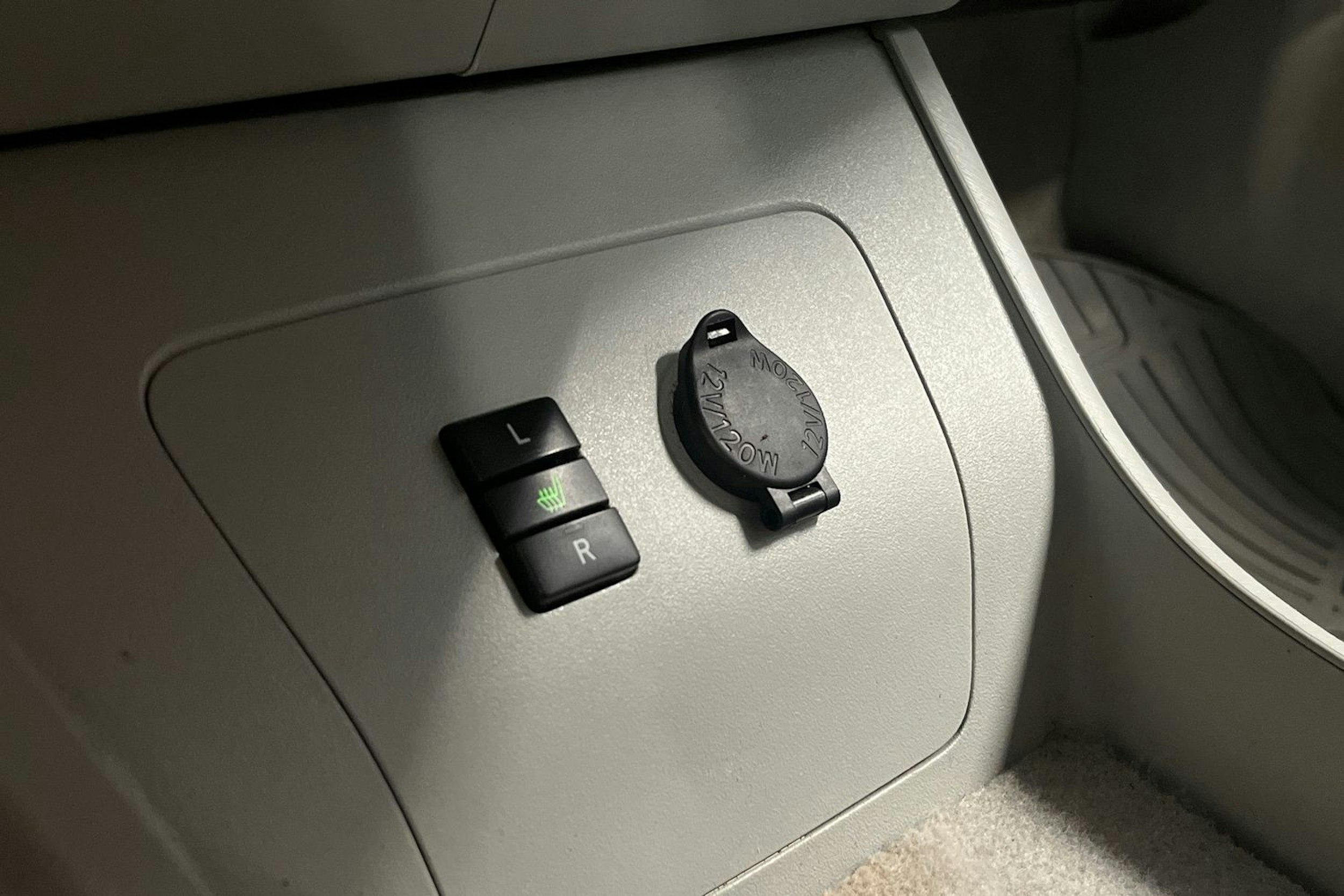 valkoinen Toyota Prius 2010 kuva 22.
