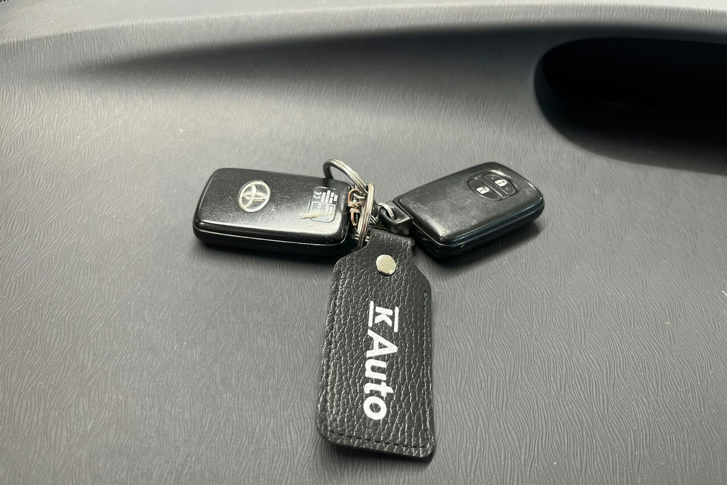 valkoinen Toyota Prius 2010 kuva 25.