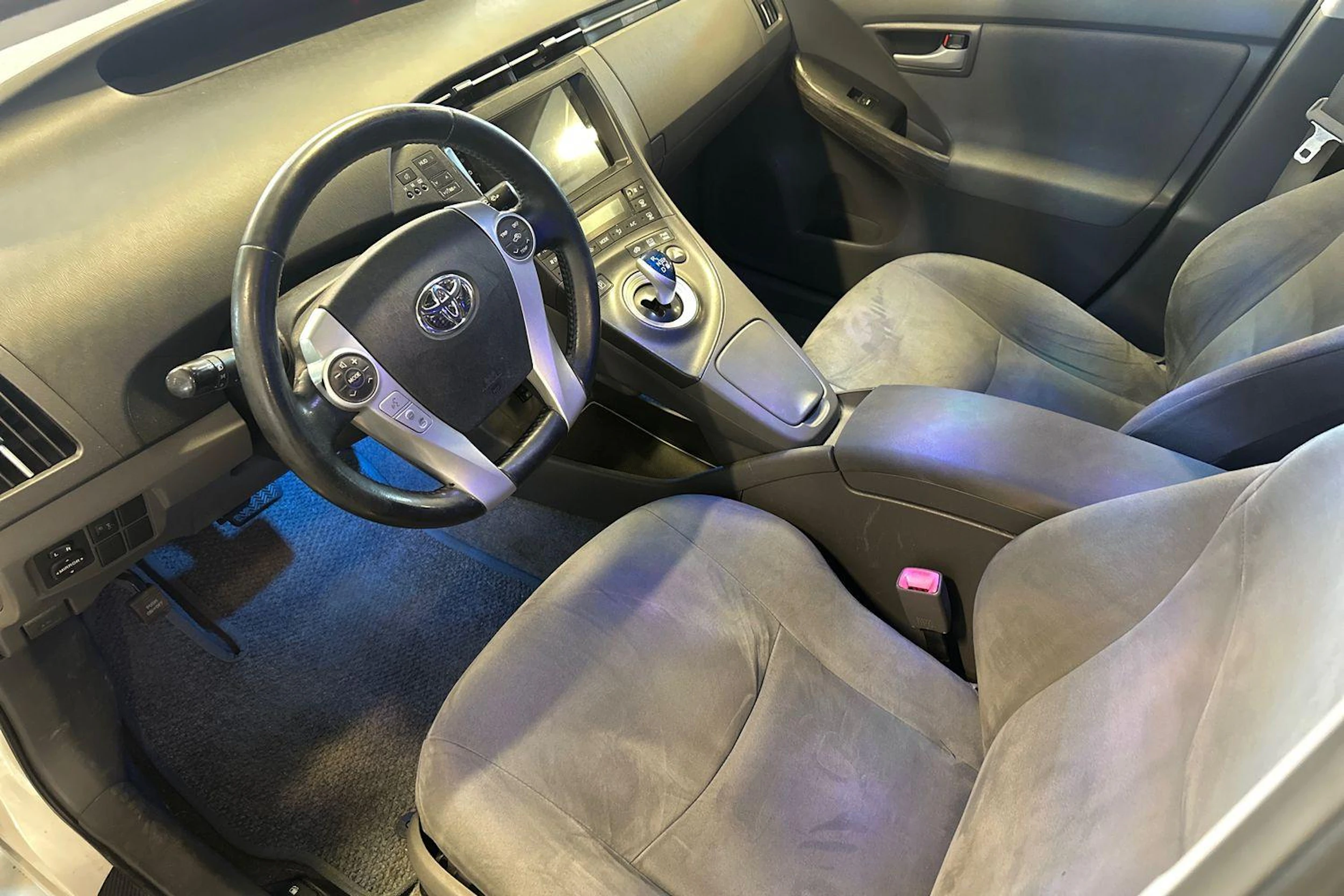 valkoinen Toyota Prius 2010 kuva 3.