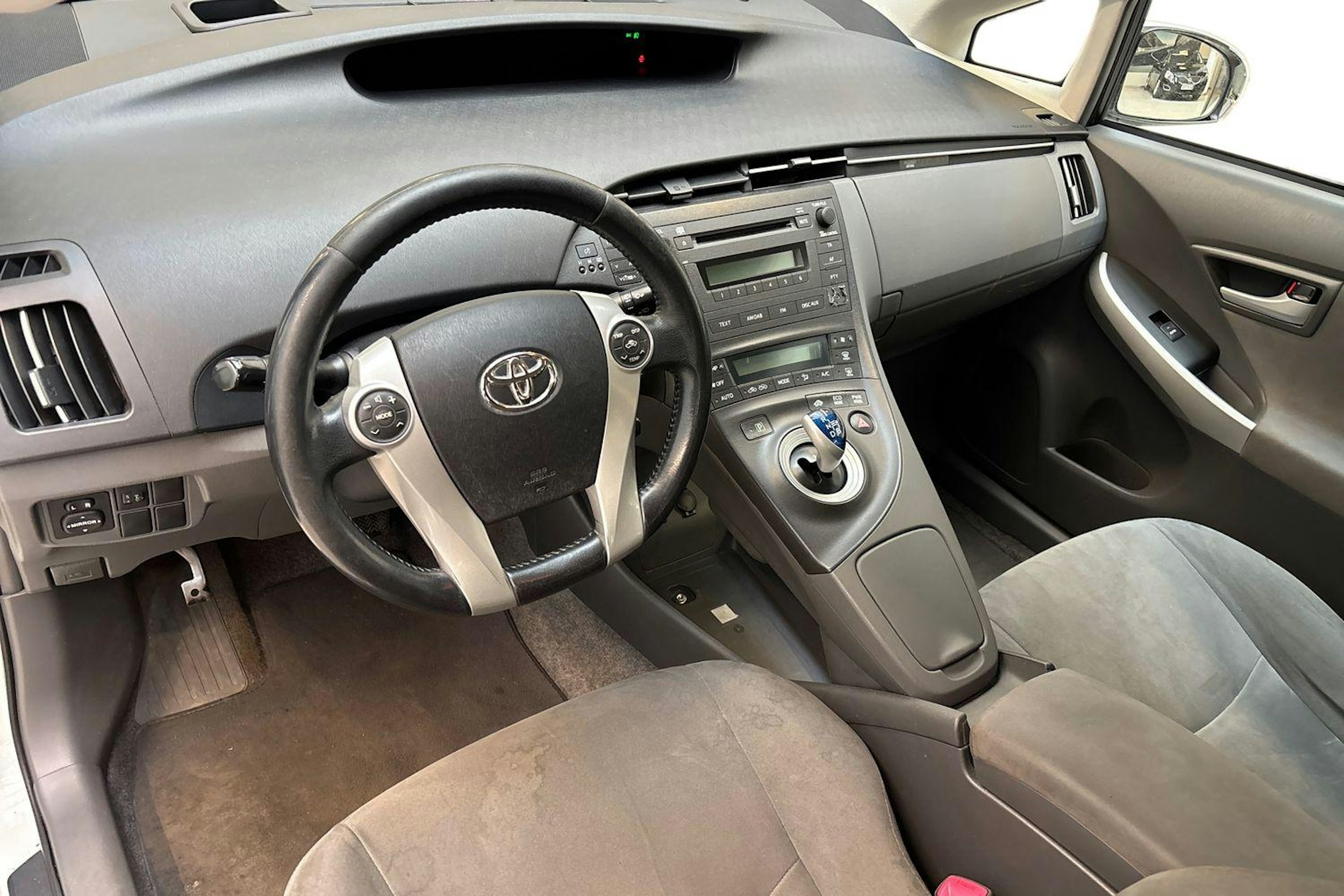 valkoinen Toyota Prius 2010 kuva 7.