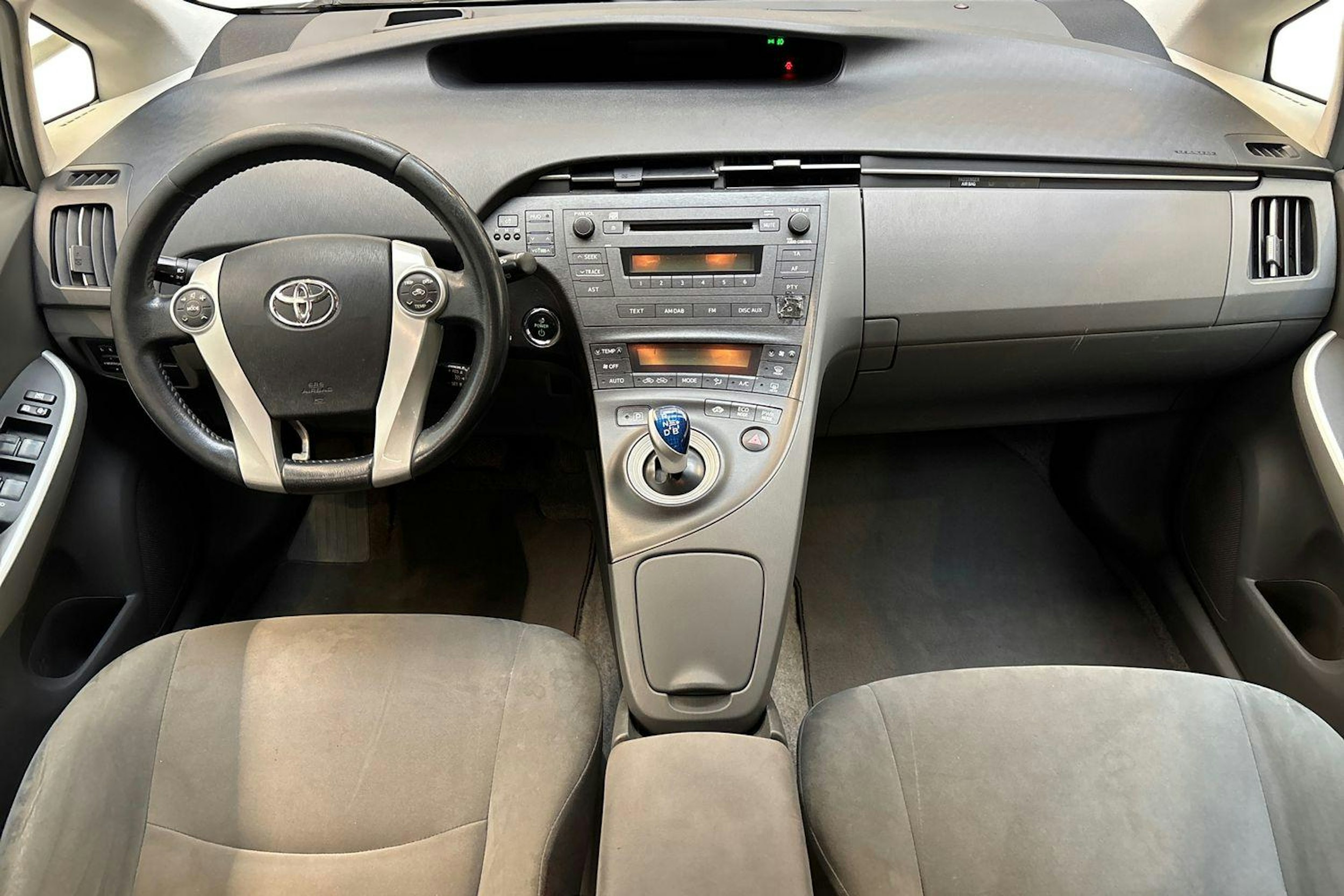 valkoinen Toyota Prius 2010 kuva 9.