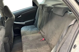 valkoinen Toyota Prius 2010 kuva 10.