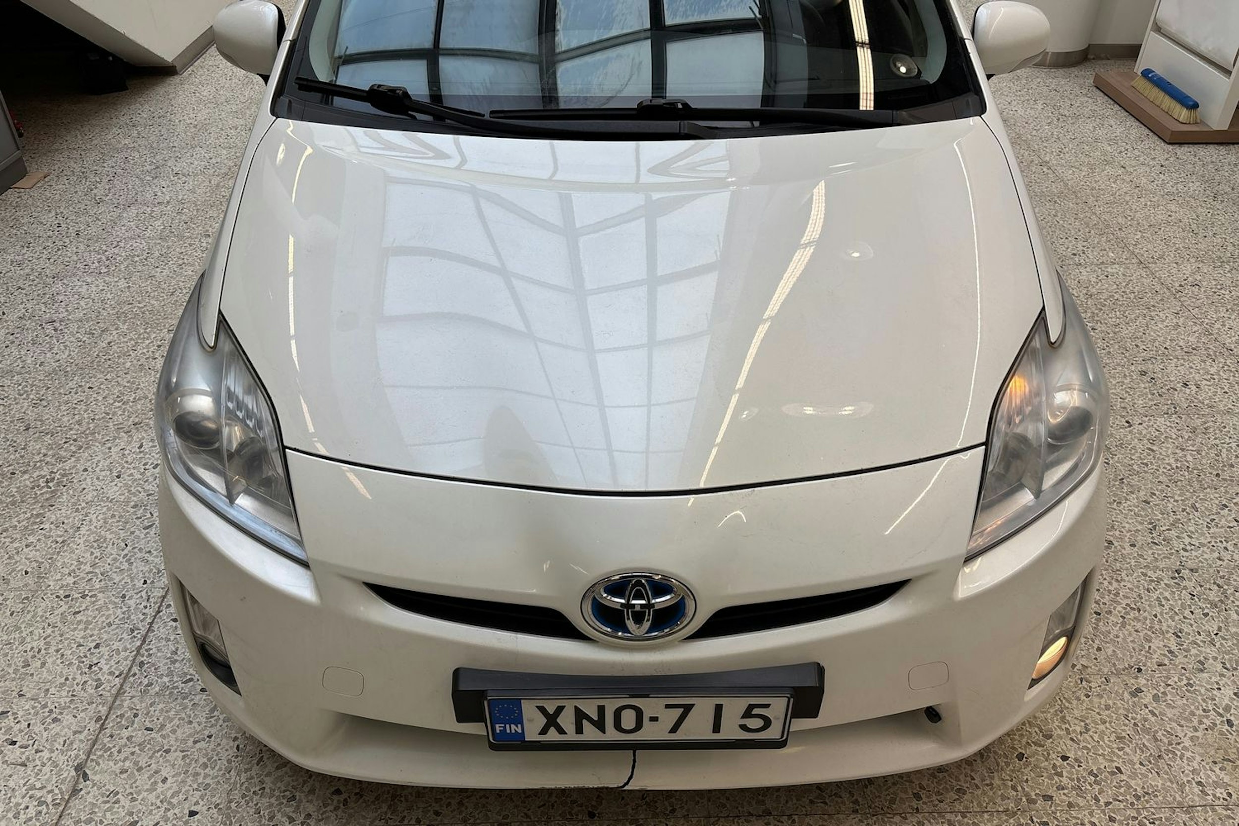 valkoinen Toyota Prius 2010 kuva 17.