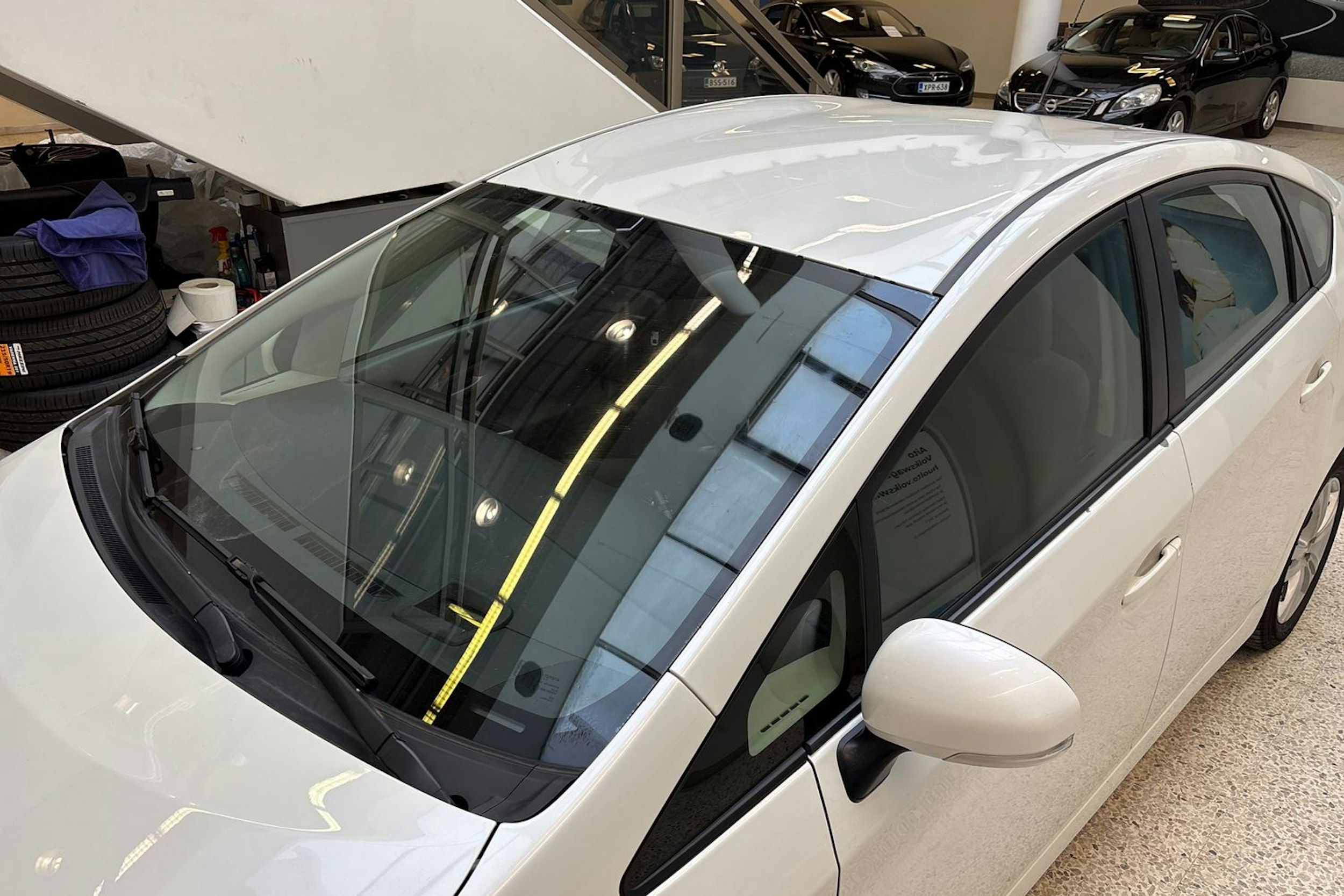 valkoinen Toyota Prius 2010 kuva 18.