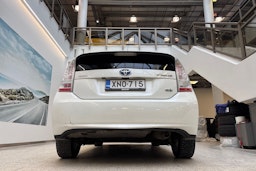 valkoinen Toyota Prius 2010 kuva 21.