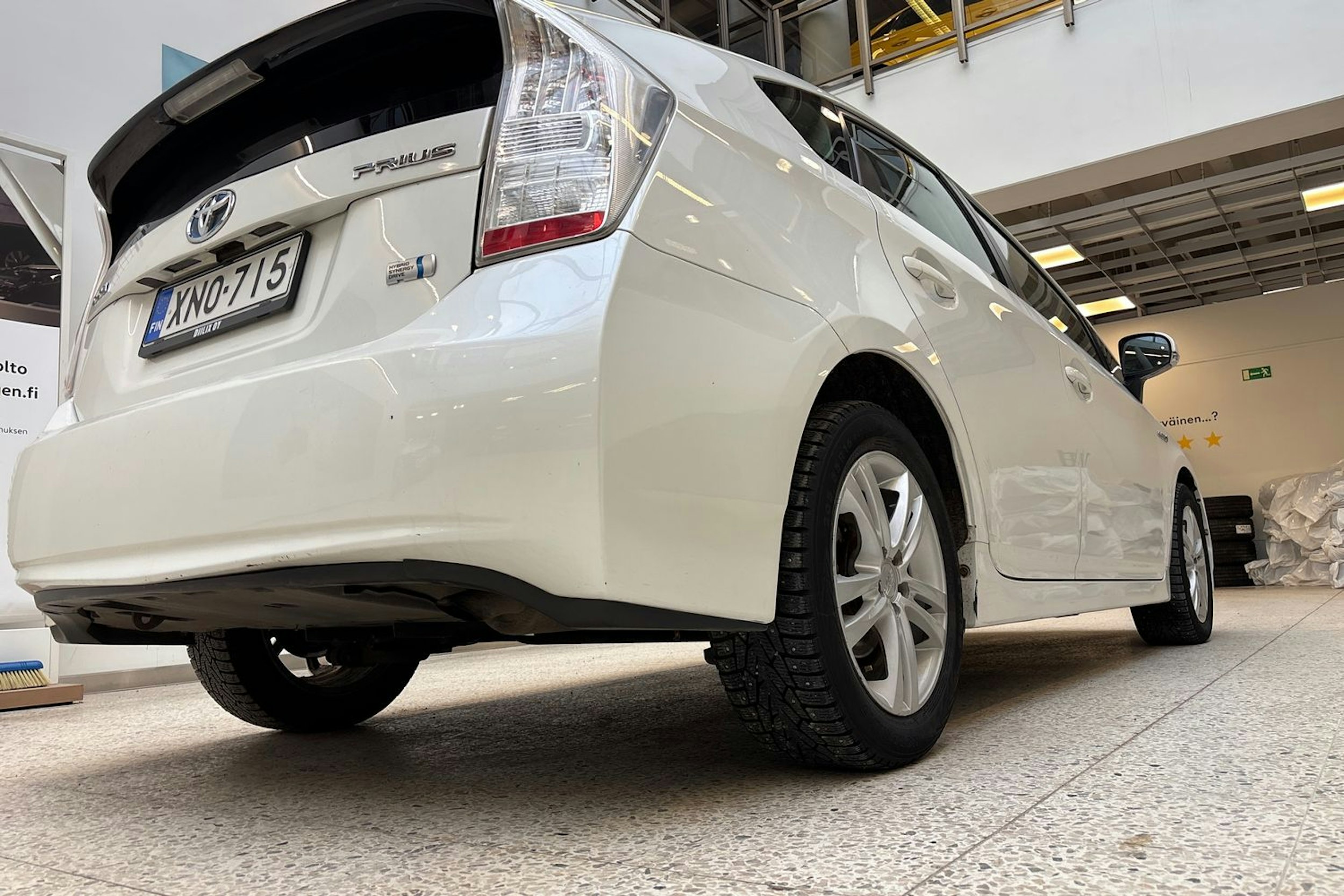 valkoinen Toyota Prius 2010 kuva 22.