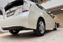 valkoinen Toyota Prius 2010 kuva 22.