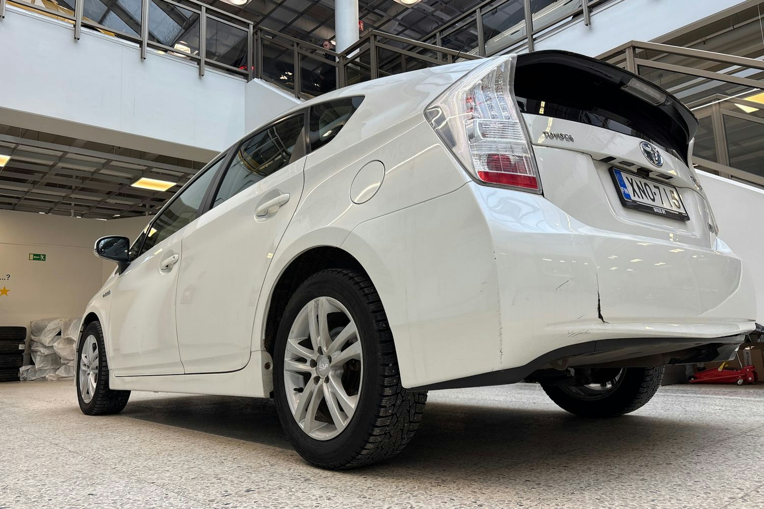 valkoinen Toyota Prius 2010 kuva 23.