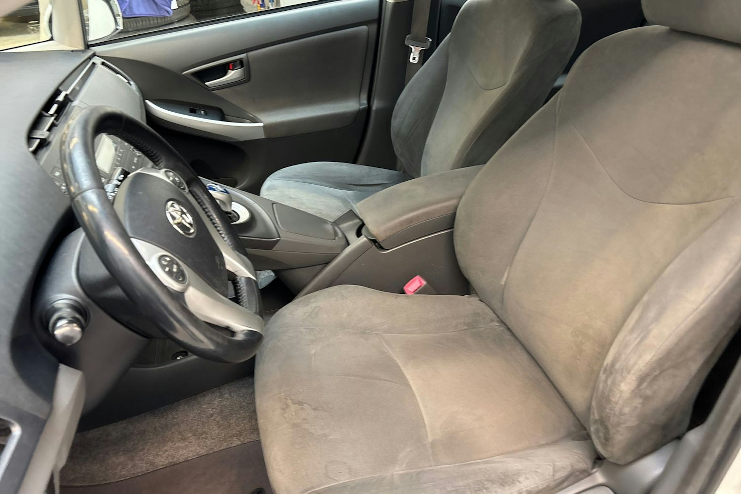 valkoinen Toyota Prius 2010 kuva 25.