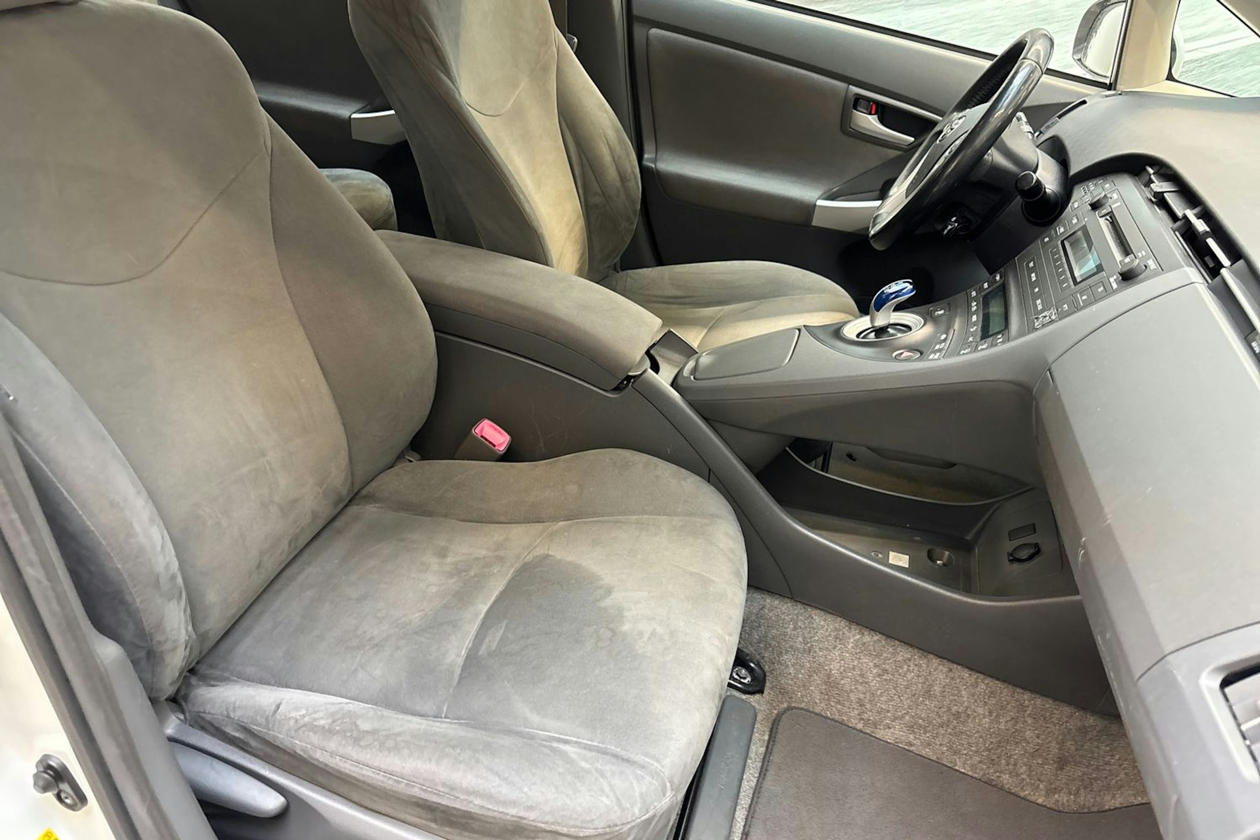 valkoinen Toyota Prius 2010 kuva 26.