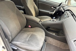 valkoinen Toyota Prius 2010 kuva 26.