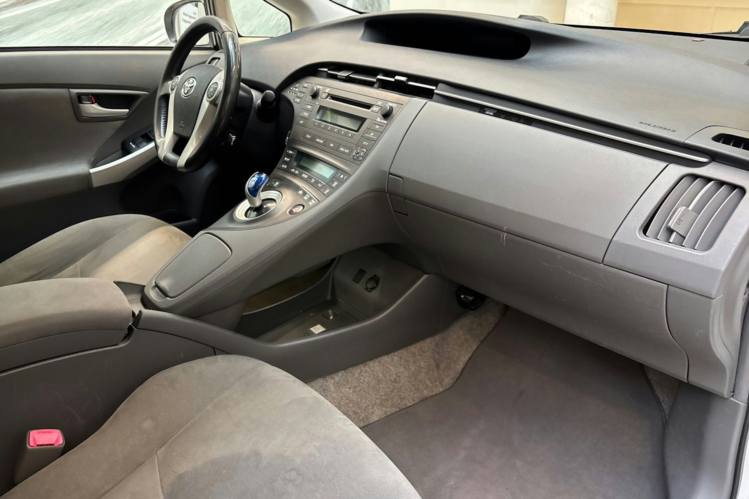 valkoinen Toyota Prius 2010 kuva 27.