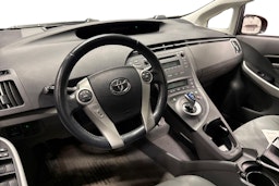 Punainen Toyota Prius 2011 kuva 3.