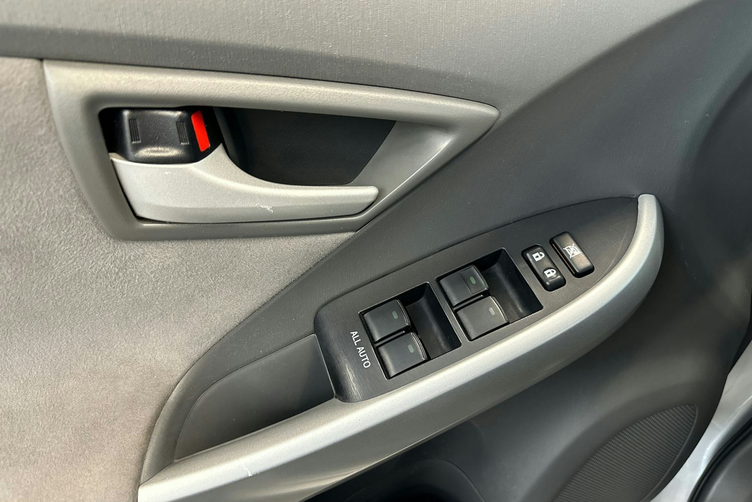 Hopea Toyota Prius 2012 kuva 11.