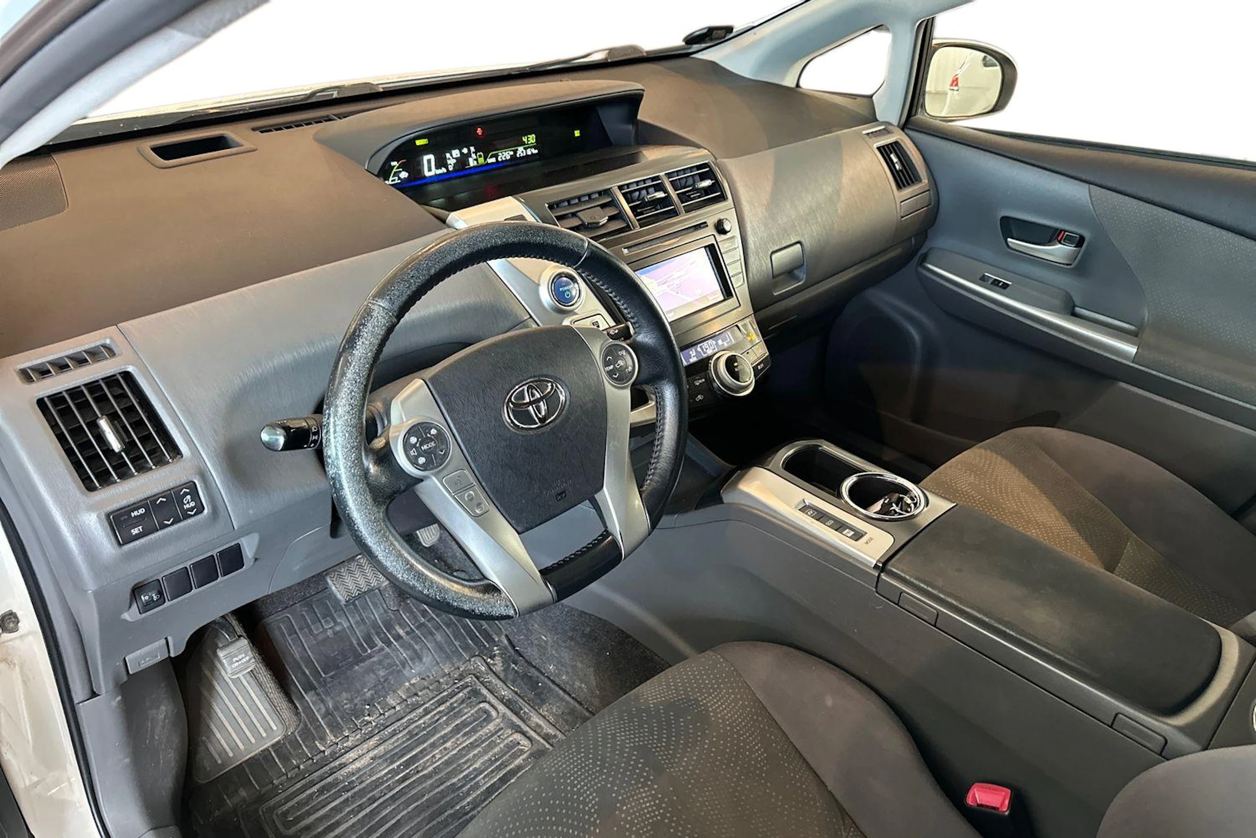 valkoinen Toyota Prius+ 2013 kuva 3.