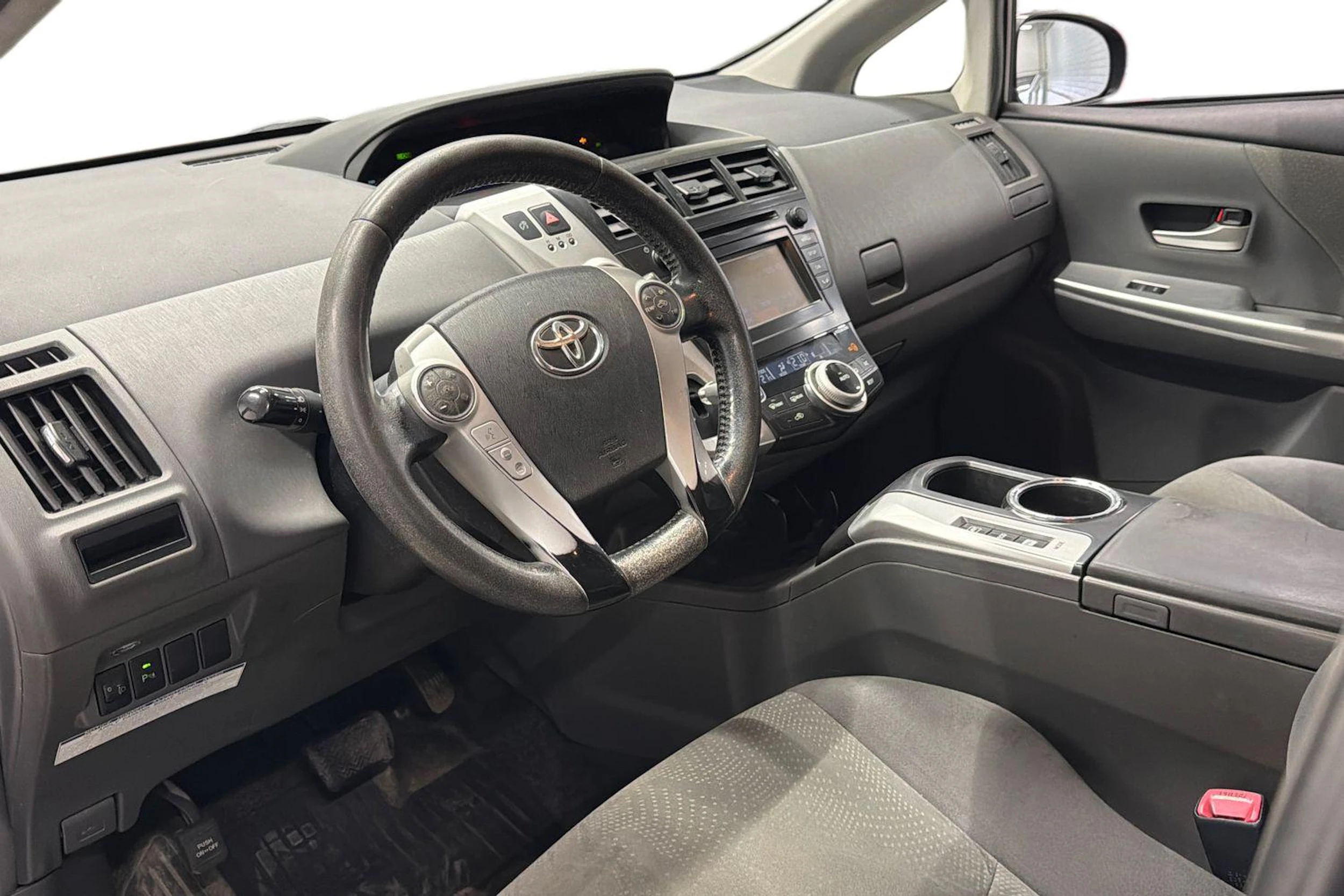 Harmaa Toyota Prius+ 2013 kuva 6.