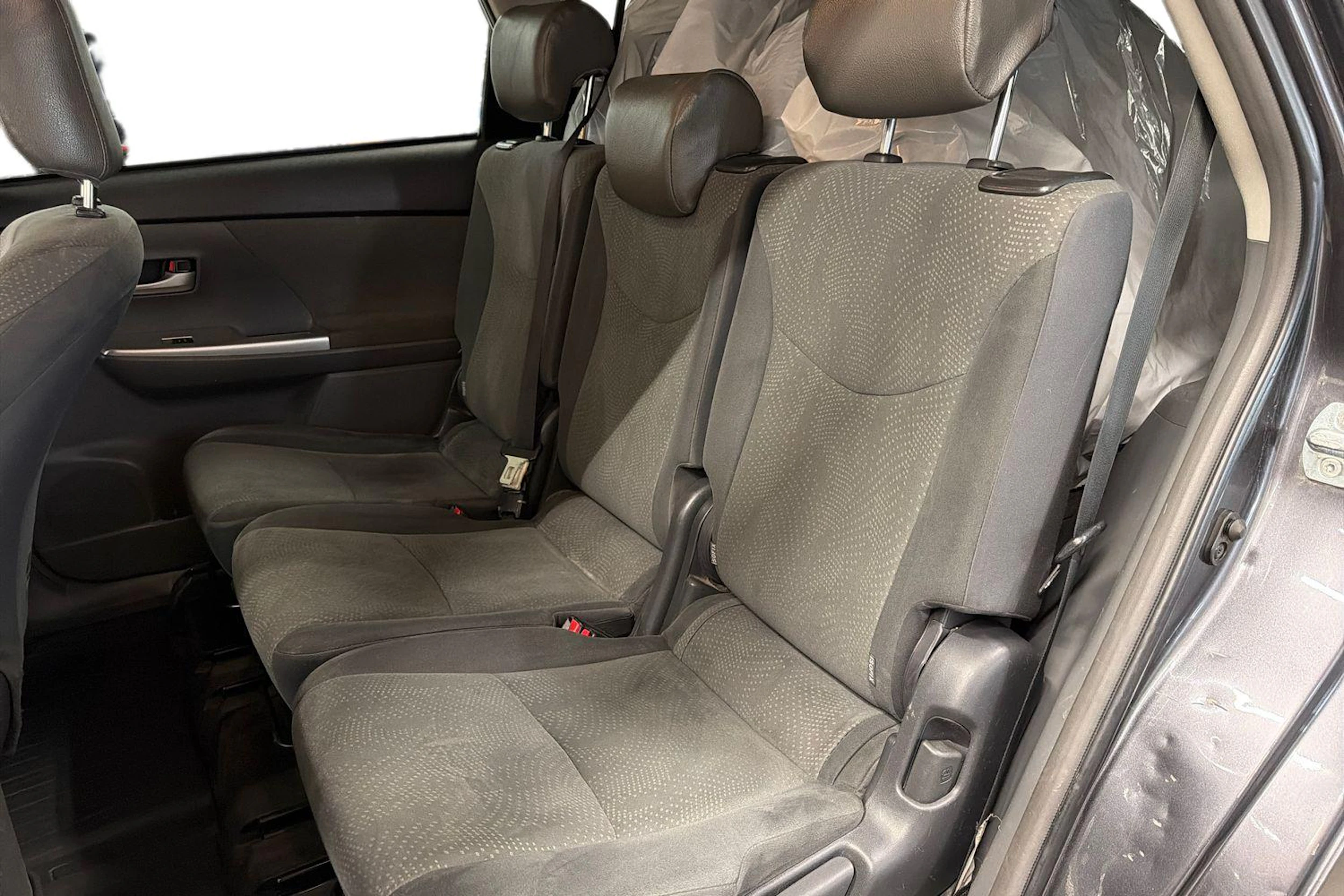 Harmaa Toyota Prius+ 2013 kuva 8.