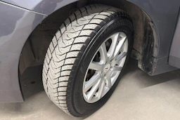 Harmaa Toyota Prius+ 2013 kuva 9.