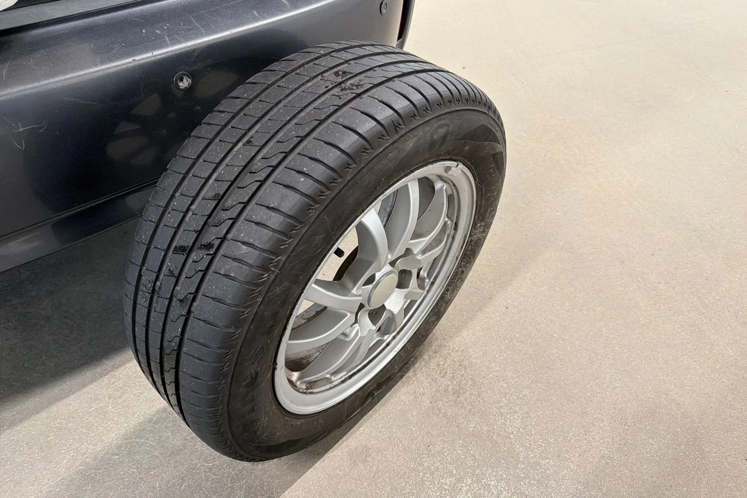 Harmaa Toyota Prius+ 2013 kuva 10.