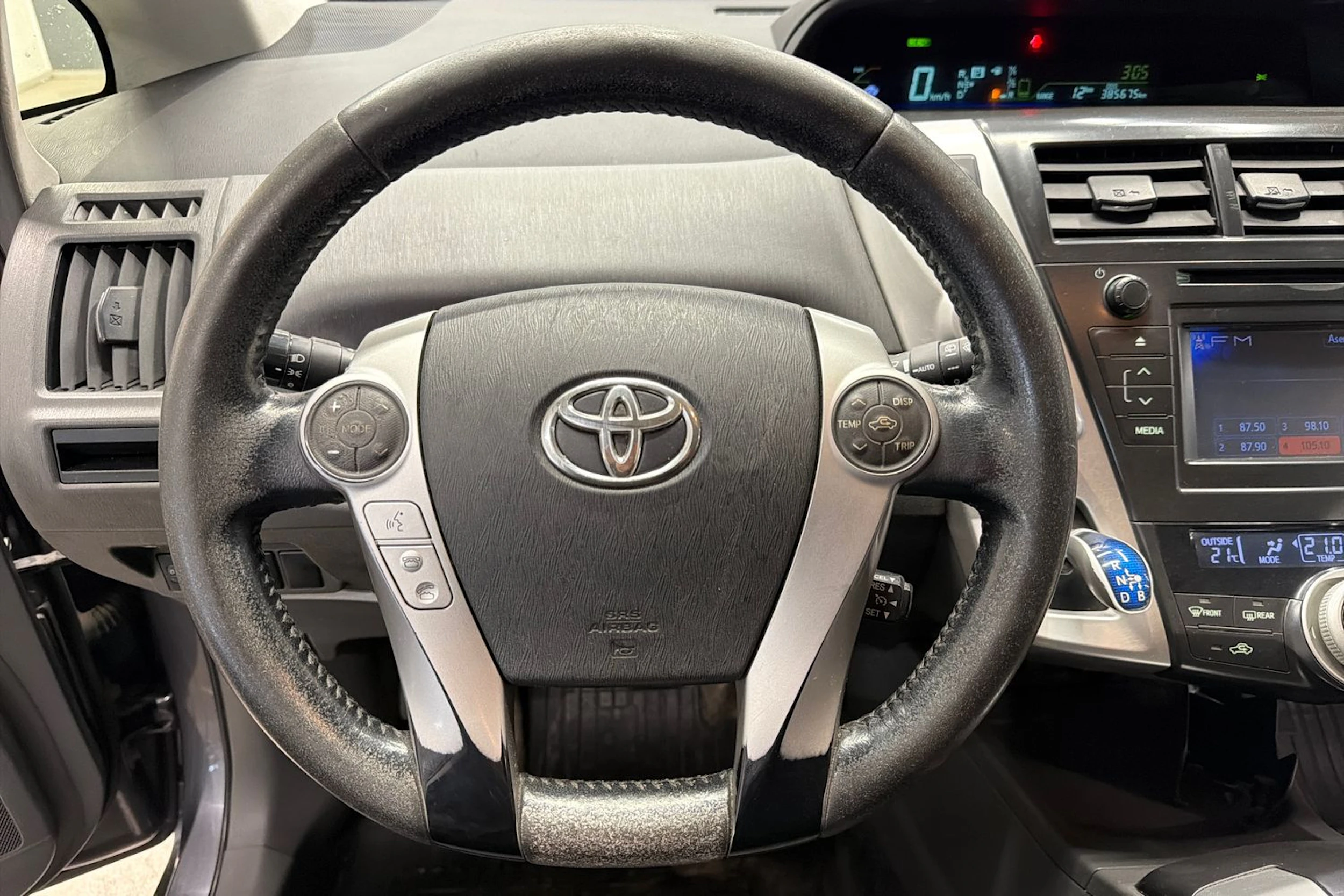 Harmaa Toyota Prius+ 2013 kuva 11.