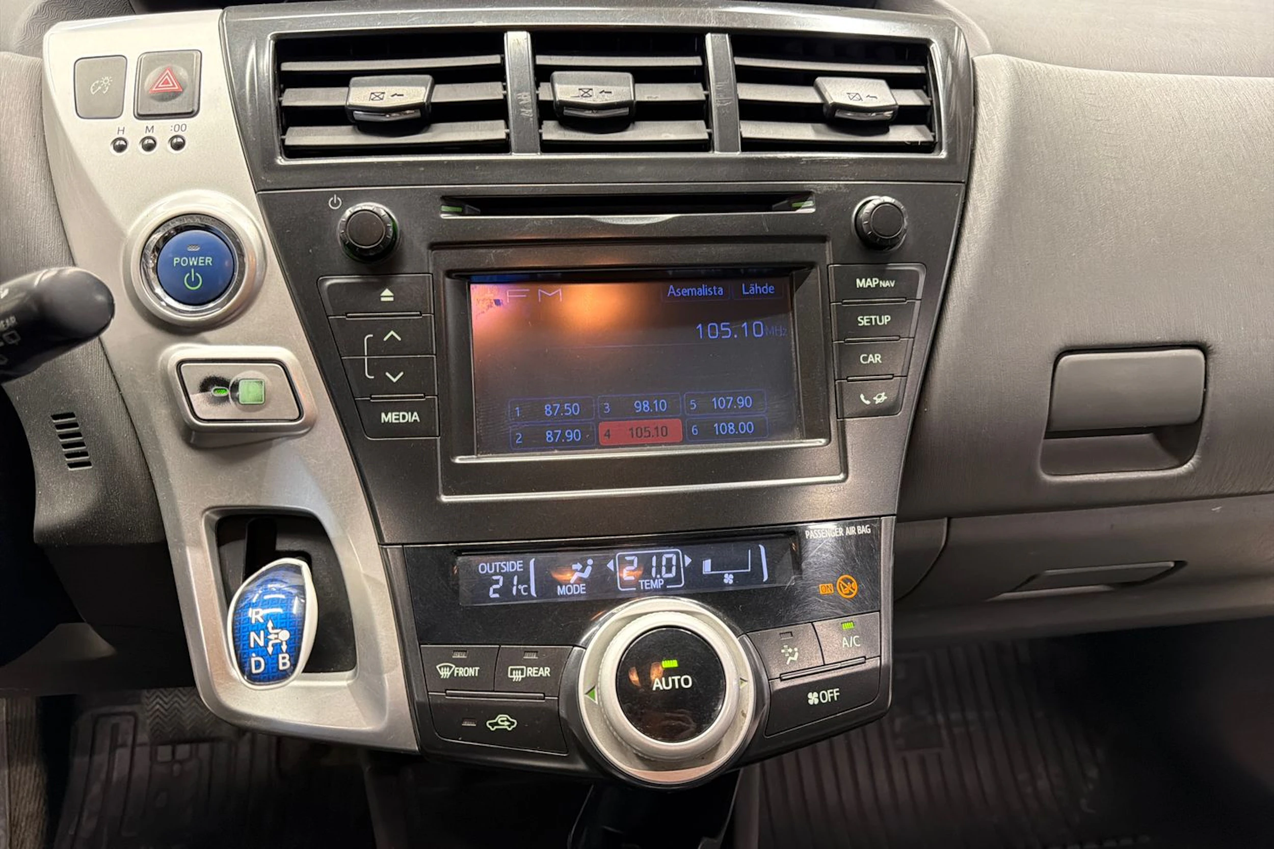 Harmaa Toyota Prius+ 2013 kuva 12.