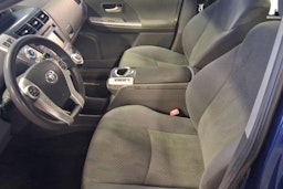 sininen Toyota Prius+ 2014 kuva 9.