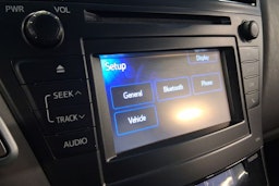 sininen Toyota Prius+ 2014 kuva 16.