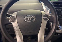 sininen Toyota Prius+ 2014 kuva 18.