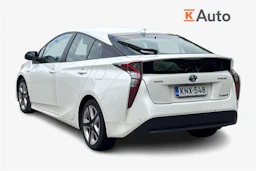 Valkoinen Toyota Prius 2016 kuva 2.