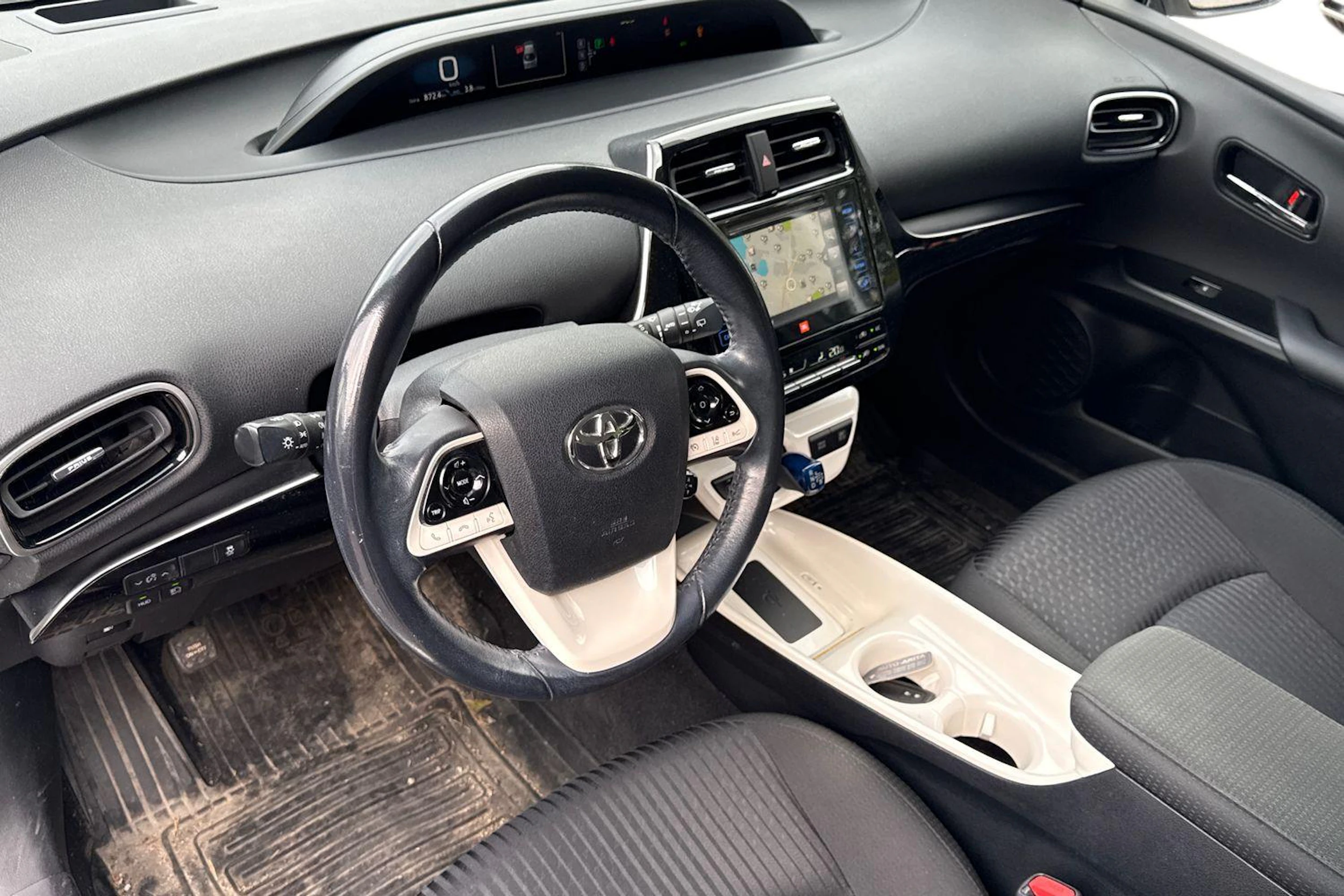 Valkoinen Toyota Prius 2016 kuva 3.