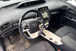 Valkoinen Toyota Prius 2016 kuva 3.