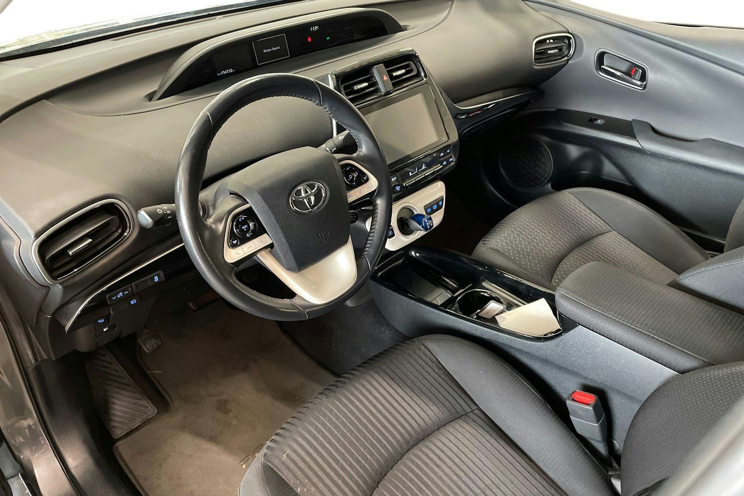 harmaa Toyota Prius 2017 kuva 7.
