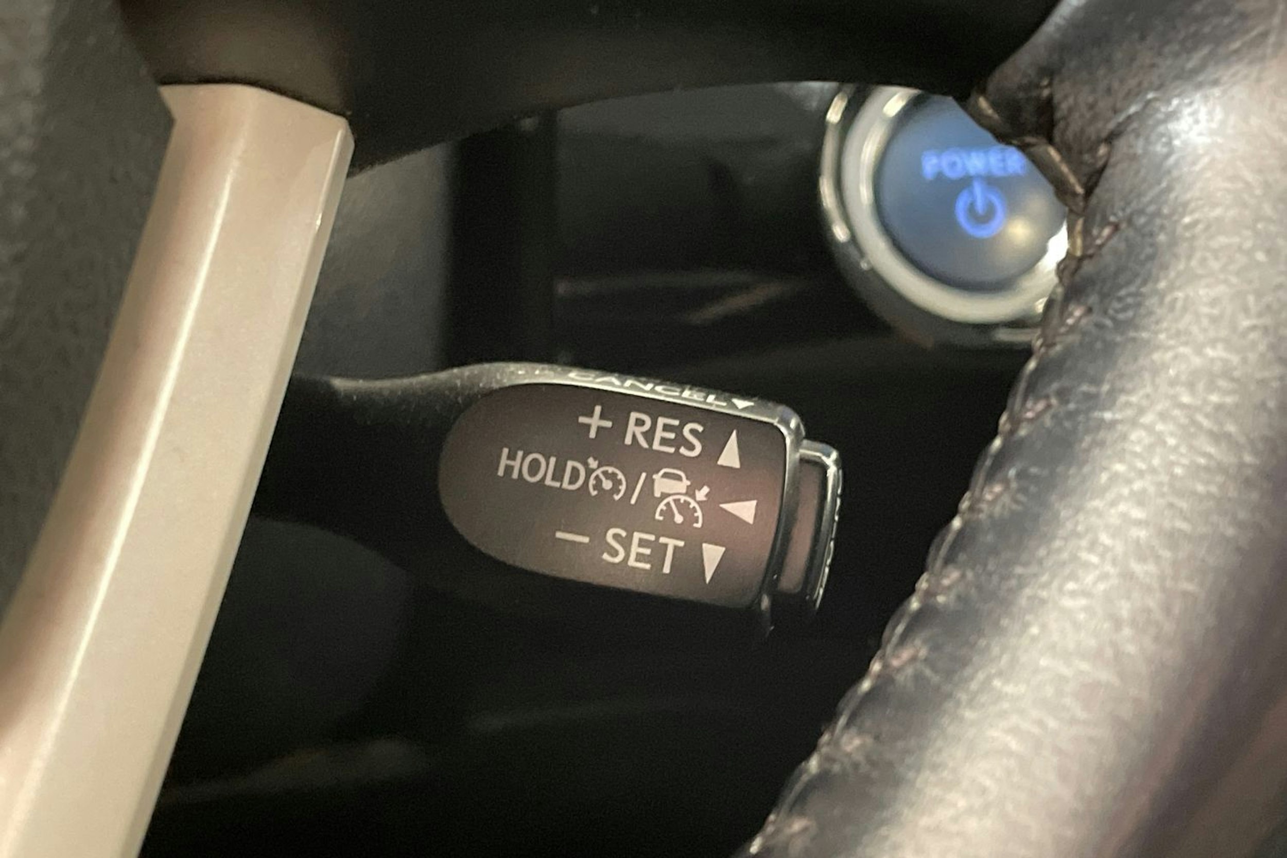 harmaa Toyota Prius 2017 kuva 15.