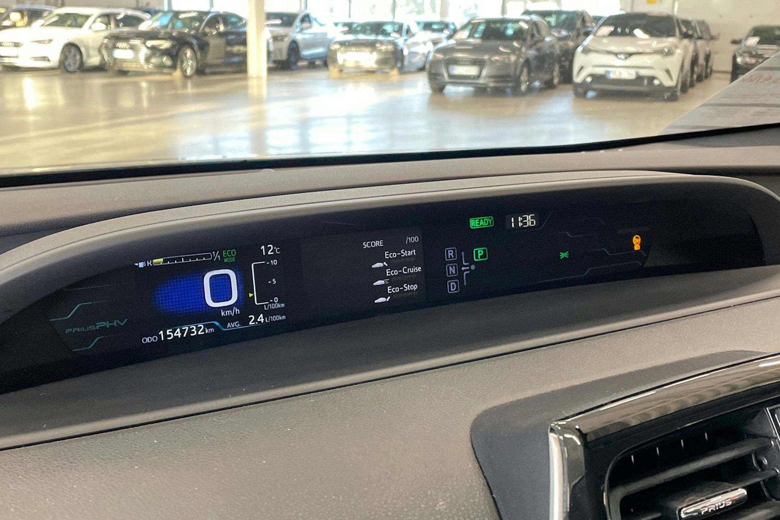 harmaa Toyota Prius 2017 kuva 16.