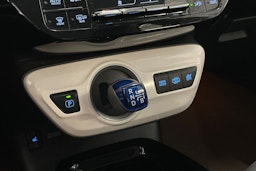 harmaa Toyota Prius 2017 kuva 18.