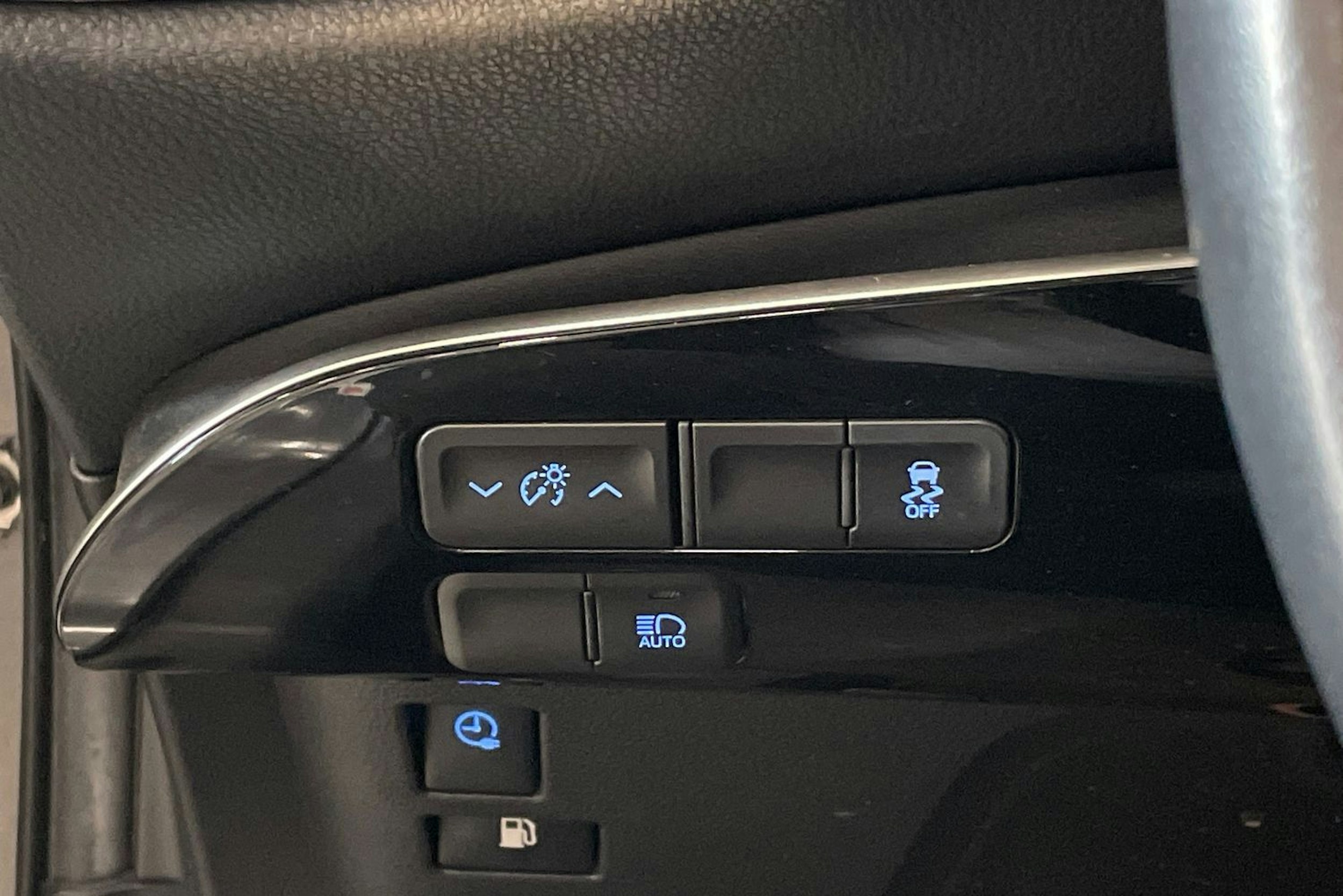 harmaa Toyota Prius 2017 kuva 19.