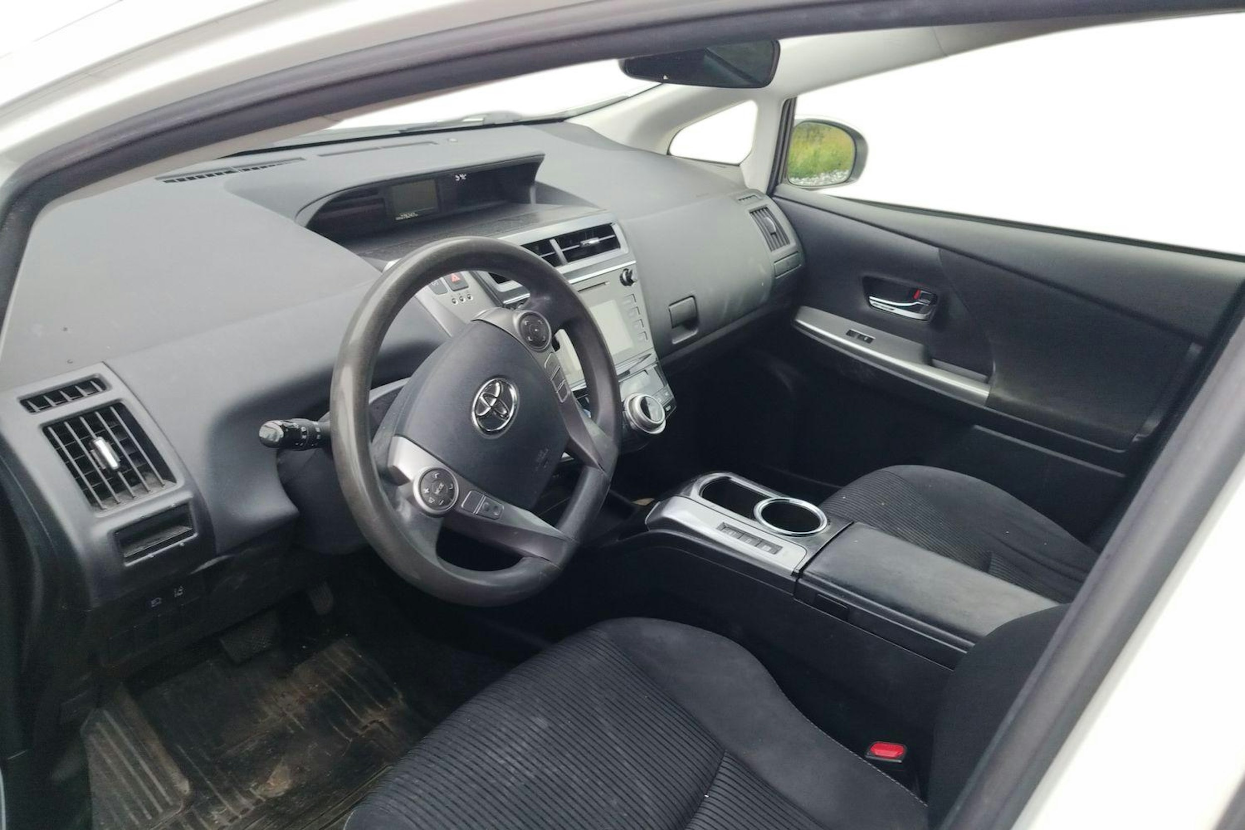 valkoinen Toyota Prius+ 2018 kuva 3.