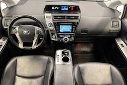 Valkoinen Toyota Prius+ 2019 kuva 7.