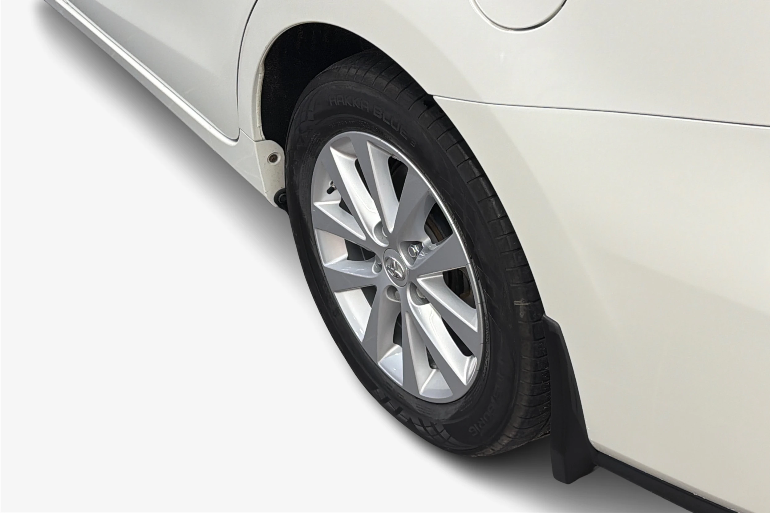 Valkoinen Toyota Prius+ 2019 kuva 9.
