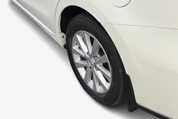 Valkoinen Toyota Prius+ 2019 kuva 9.