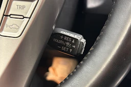 Valkoinen Toyota Prius+ 2019 kuva 15.