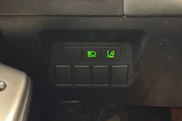 Valkoinen Toyota Prius+ 2019 kuva 16.